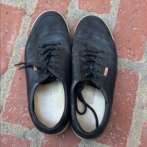 MEN’s Ecco Black Leather Lace-Up Sneakers. Good condition. Size men’s 13.